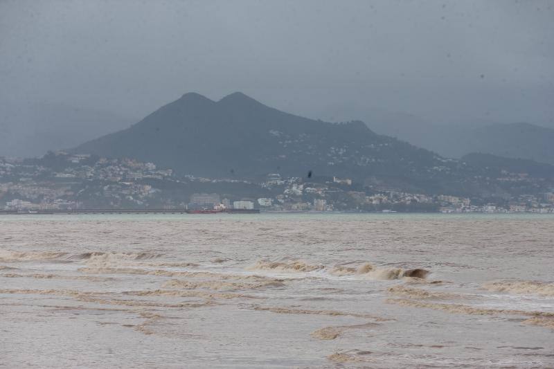 Efectos del temporal en Málaga, este martes.