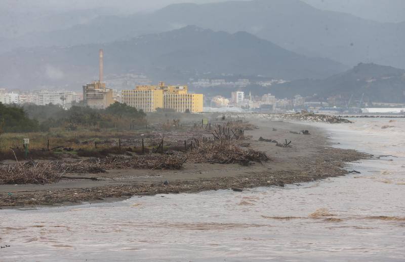 Efectos del temporal en Málaga, este martes.