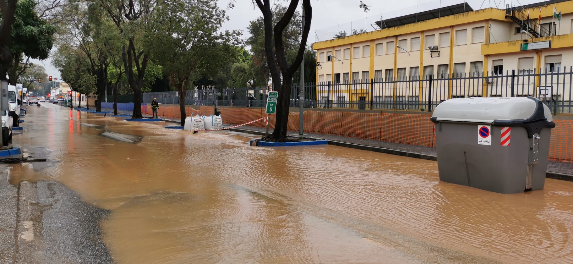 Bomberos y Protección Civil intervienen por pequeñas inundaciones en Campanillas