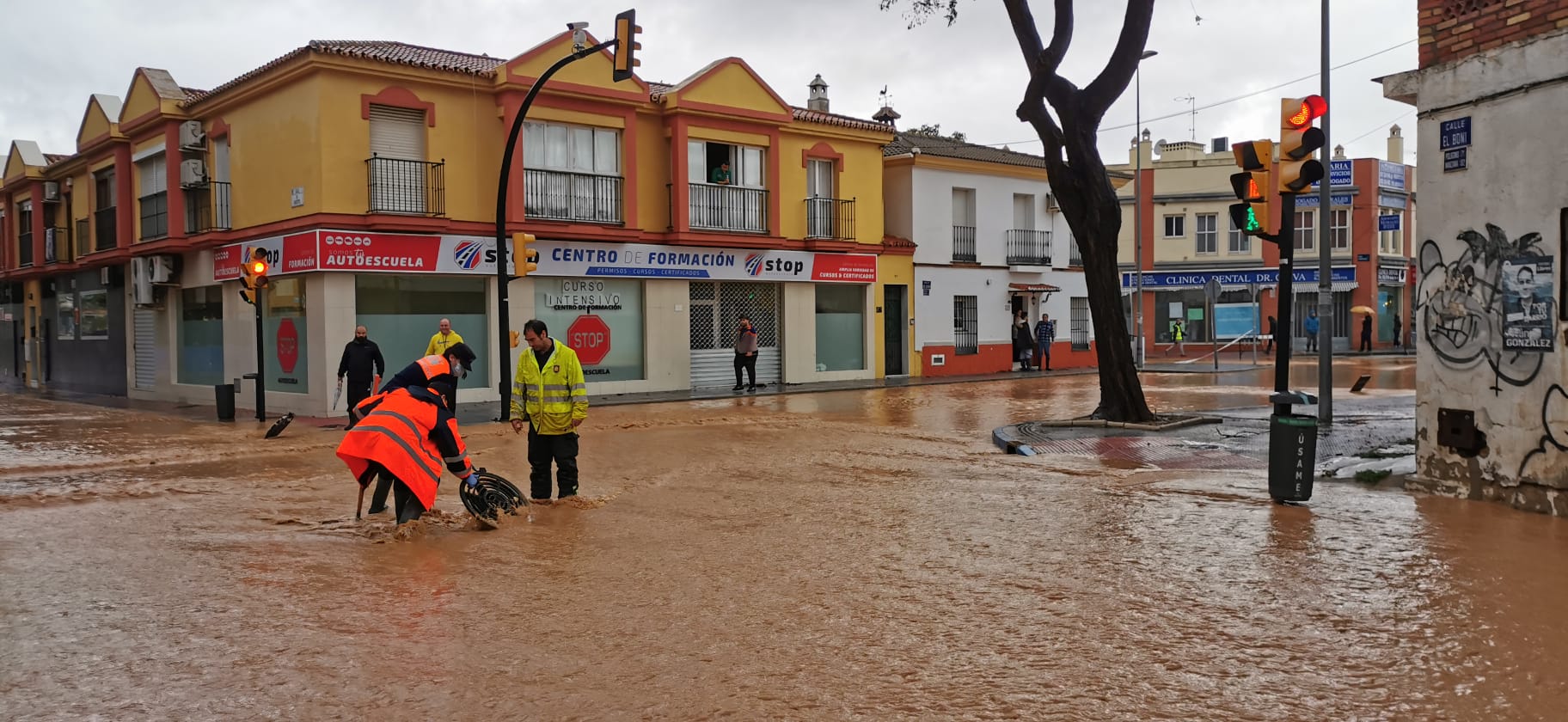 Bomberos y Protección Civil intervienen por pequeñas inundaciones en Campanillas