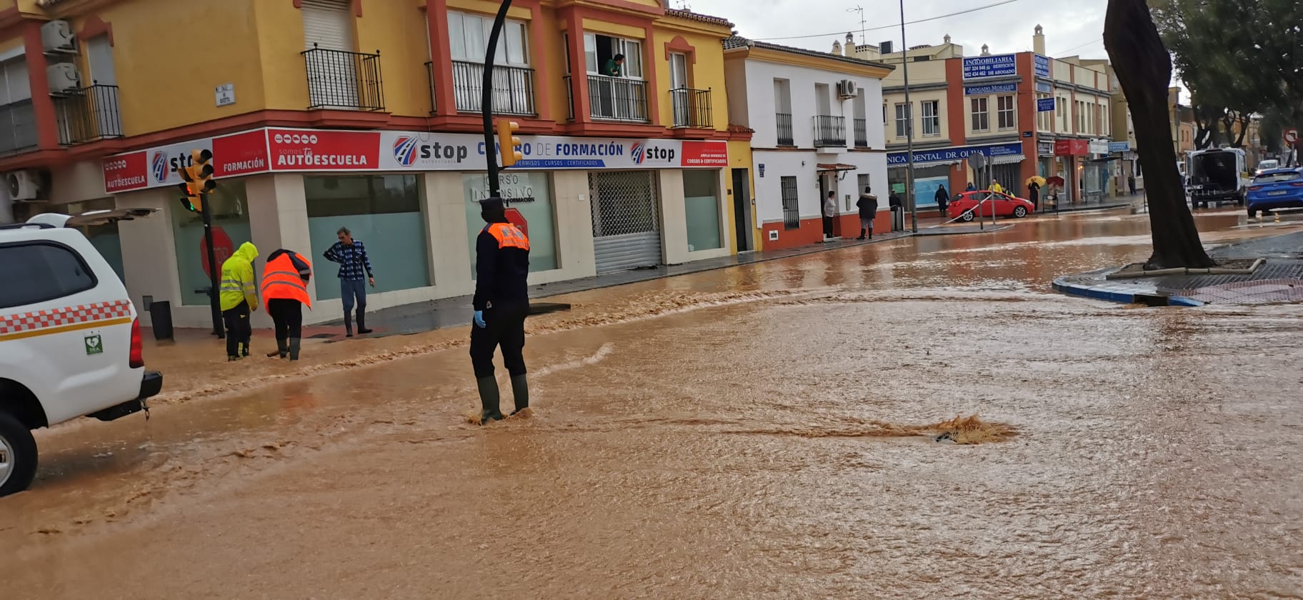 Bomberos y Protección Civil intervienen por pequeñas inundaciones en Campanillas