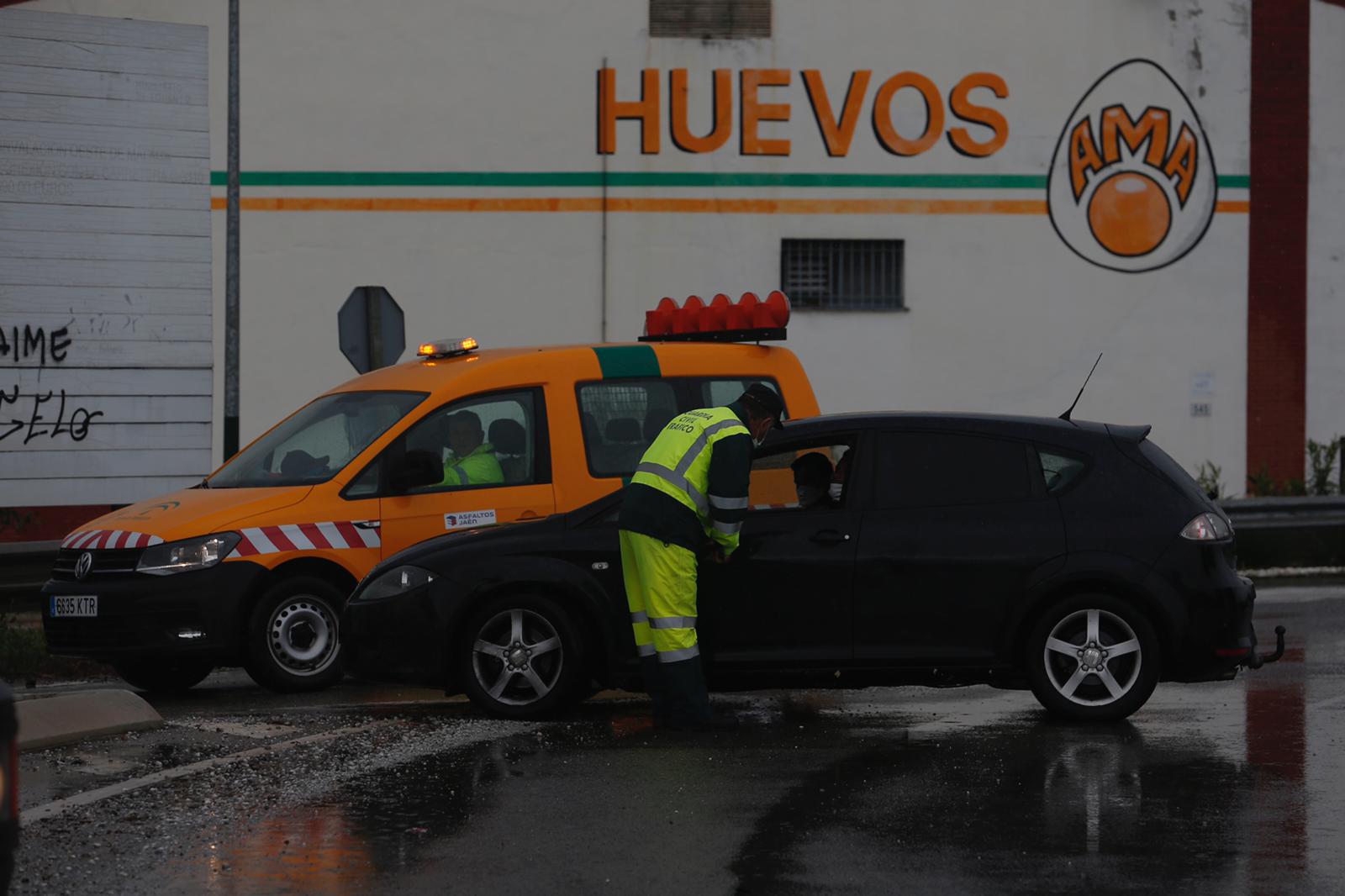 Calles afectadas por el temporal en el polígono La Huertecilla de capital.