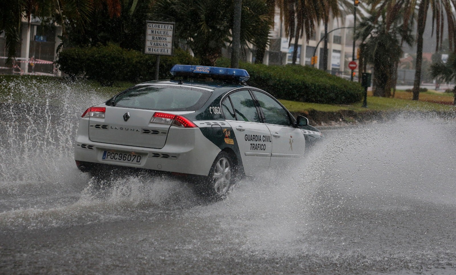 Efectos del temporal en Málaga, este martes.