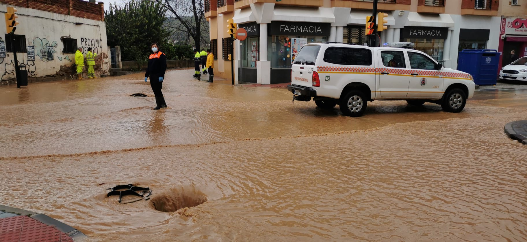 Bomberos y Protección Civil intervienen por pequeñas inundaciones en Campanillas