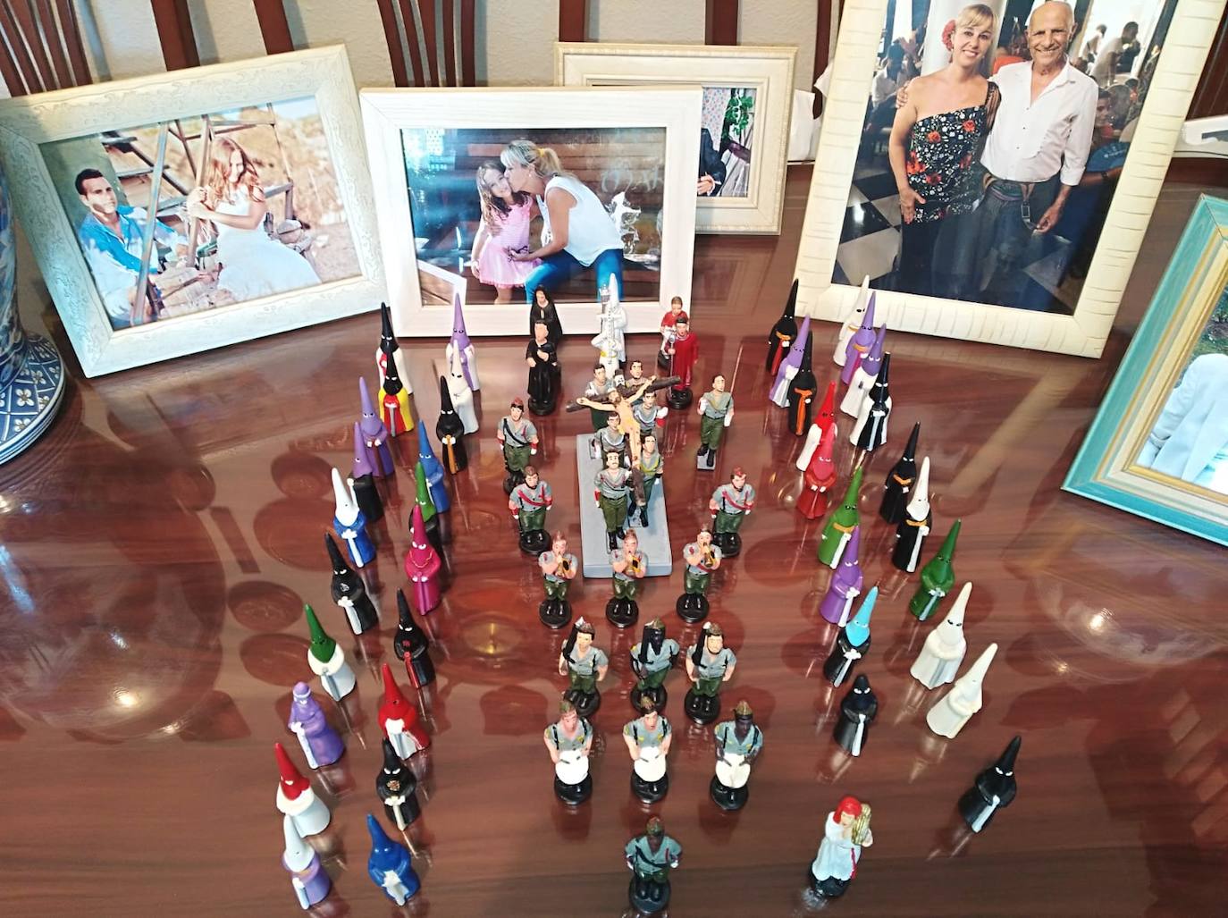 Juan Antonio Guerrero Olivia tiene 81años y en su casa no falta el Cristo de Mena