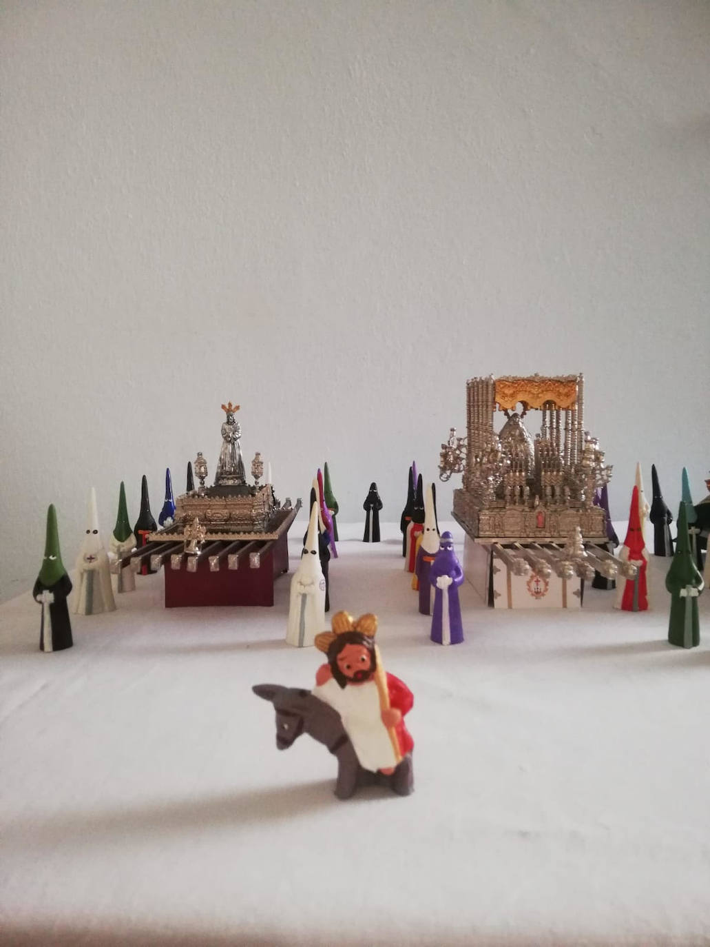 Desde Alfarnate, mi padre Emilio El Chusco junto con mi hermana Inma García, han montado la Semana Santa para que la tradición no se pierda. 