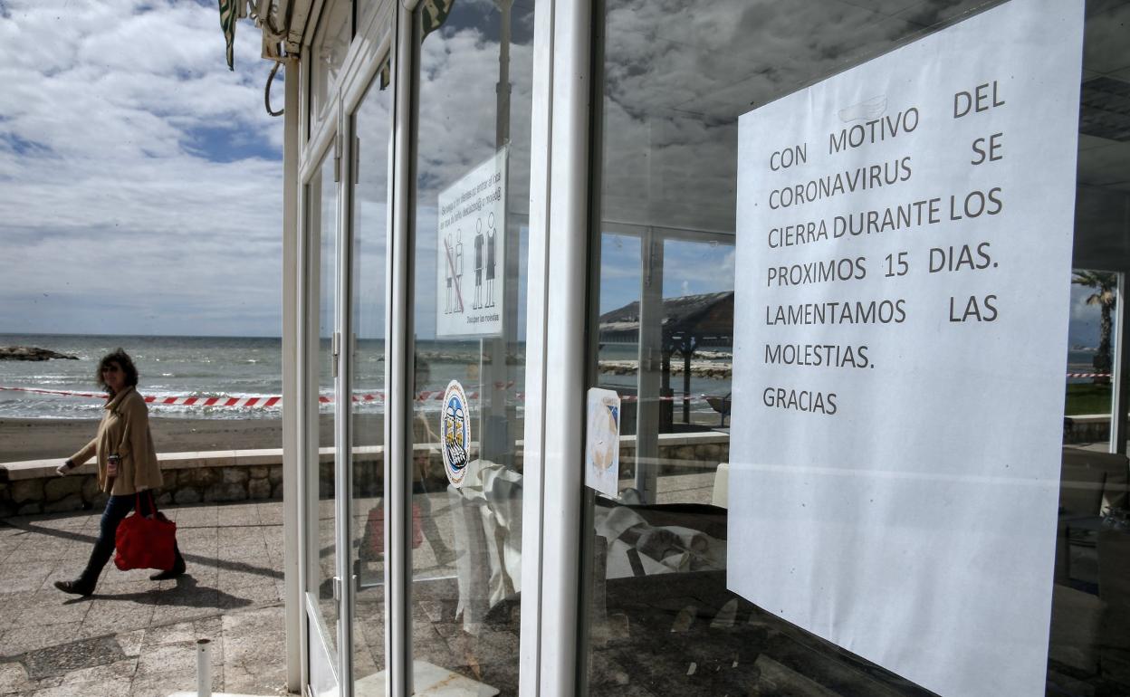 Establecimiento del paseo marítimo cerrado durante la crisis sanitaria. 