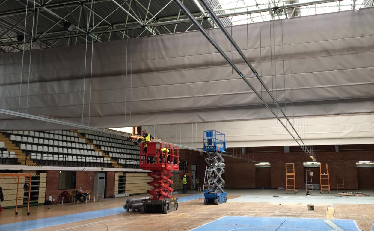 Interior del pabellón de Carranque, adaptándose para convertirse en hospital de campaña. 