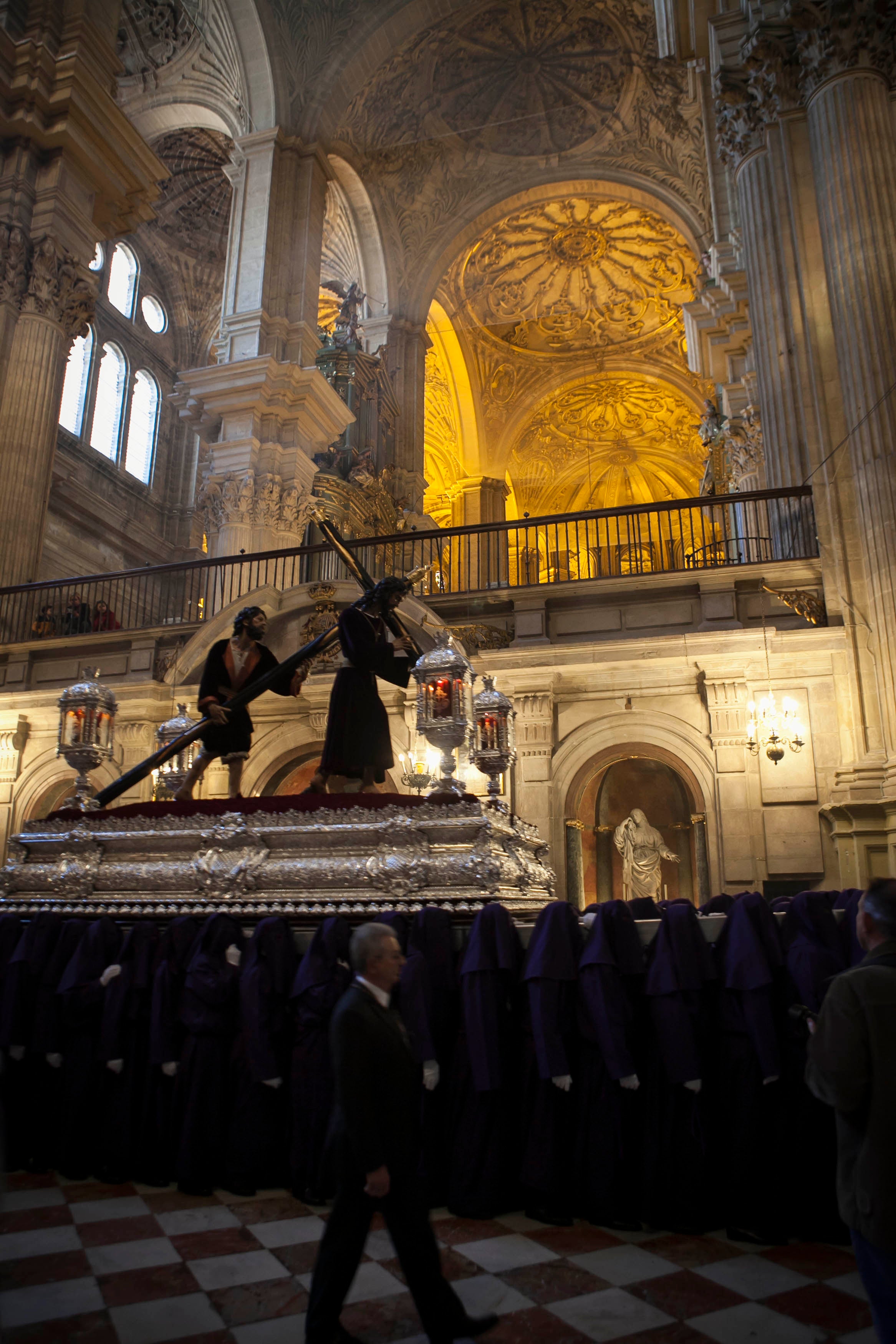 Estación de penitencia de Pasión en la Catedral en 2018. 