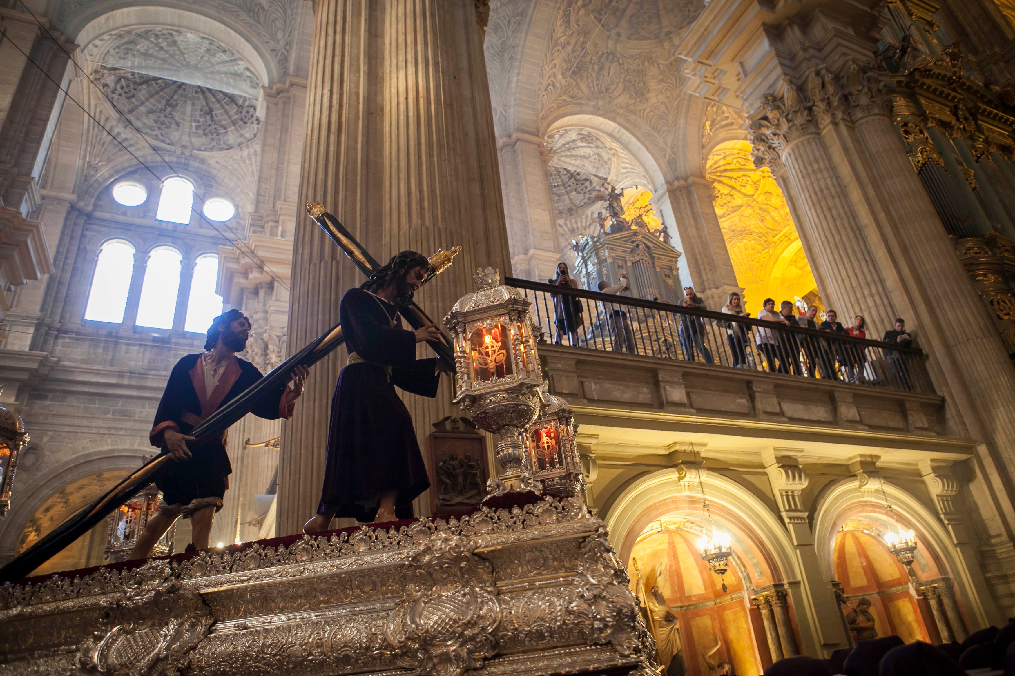 Estación de penitencia de Pasión en la Catedral en 2018. 