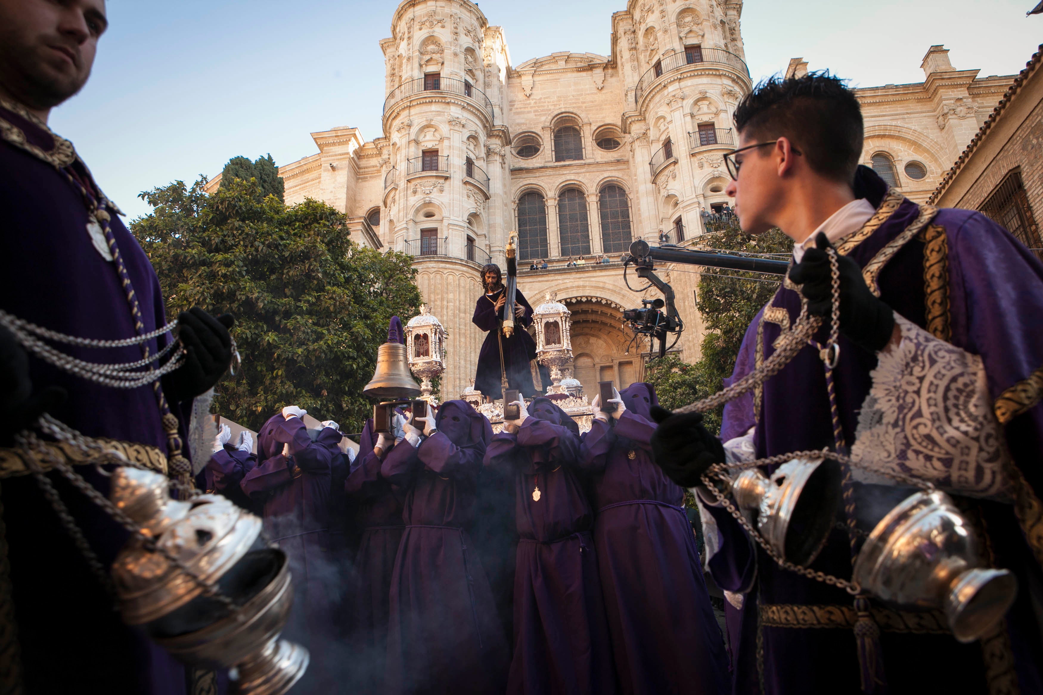 Estación de penitencia de Pasión en la Catedral en 2018. 