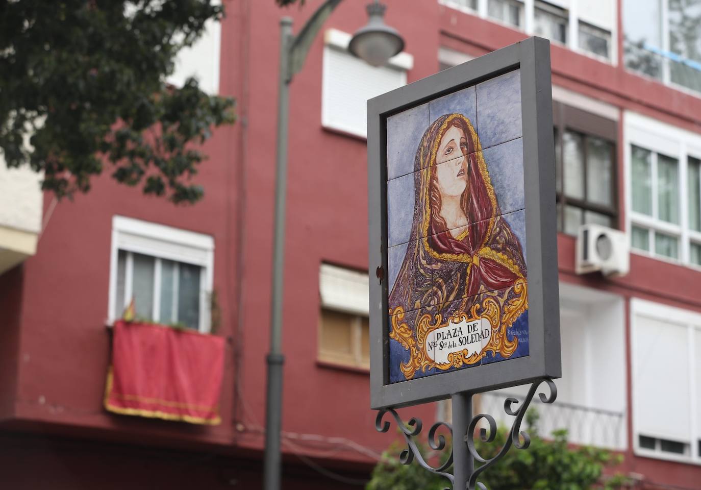 Ambiente en las calles de la capital este Lunes Santo.