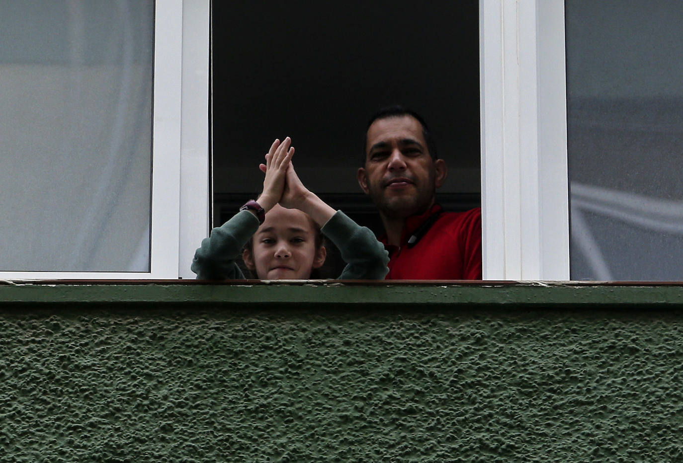 Fotos: Los vecinos de Nueva Málaga homenajean a la Cofradía de Nueva Esperanza