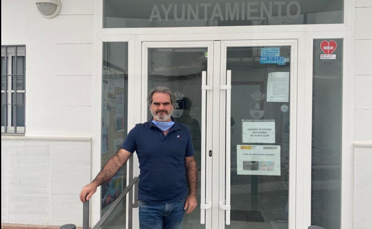 Francisco Javier Ruiz: «La gente ve los pueblos como lugares saludables, como si el coronavirus no llegara»