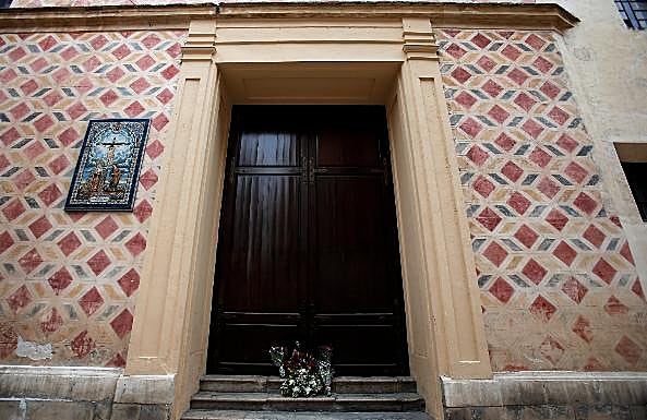 Puerta de San Juan por la que salen los tronos de Fusionadas.