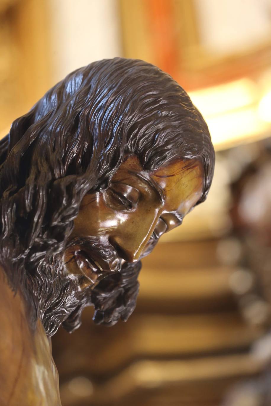 El silencio y la soledad protagonizan el amancer de este Jueves SAnto en la parroquia de Santo Domingo. 