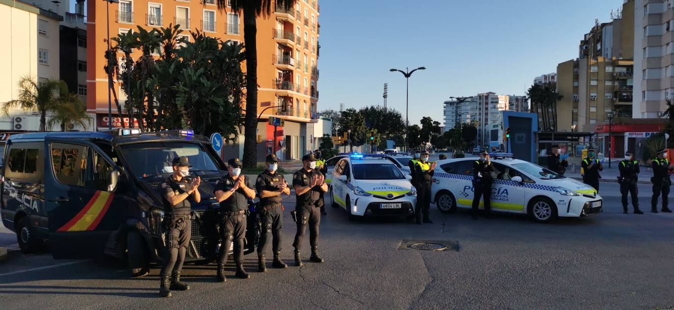 Sanitarios recibiendo aplausos por su labor