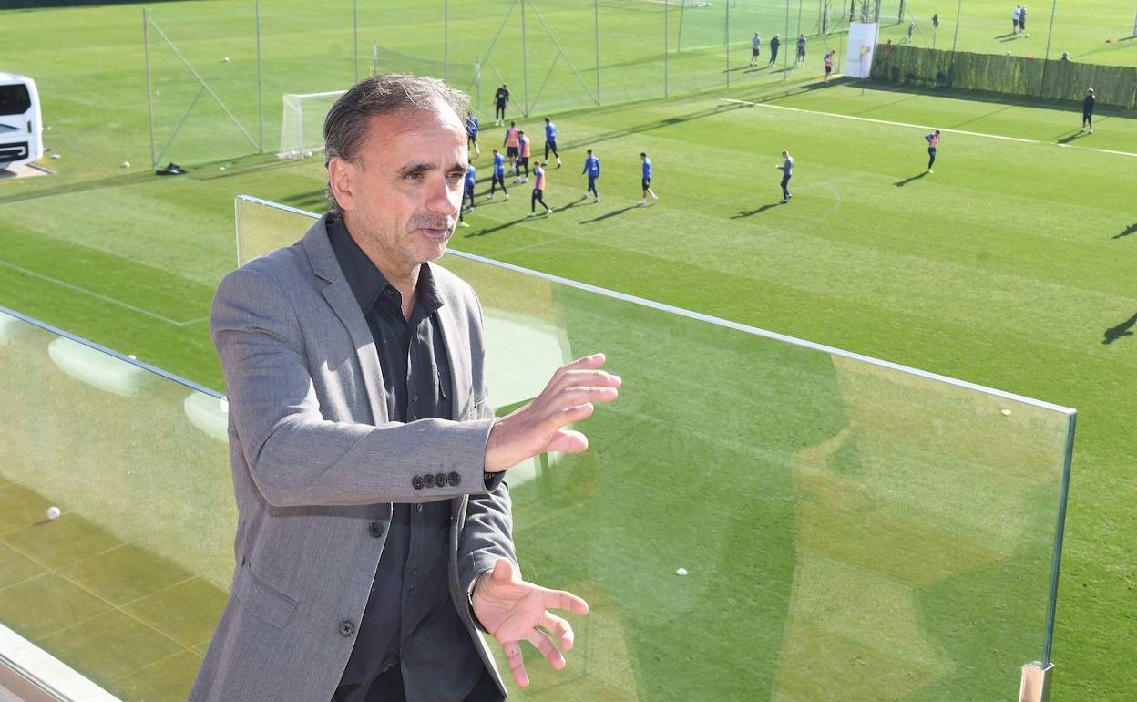 Andrés Roldán, responsable de Football Impact ,en las instalaciones del Marbella Football Center. 