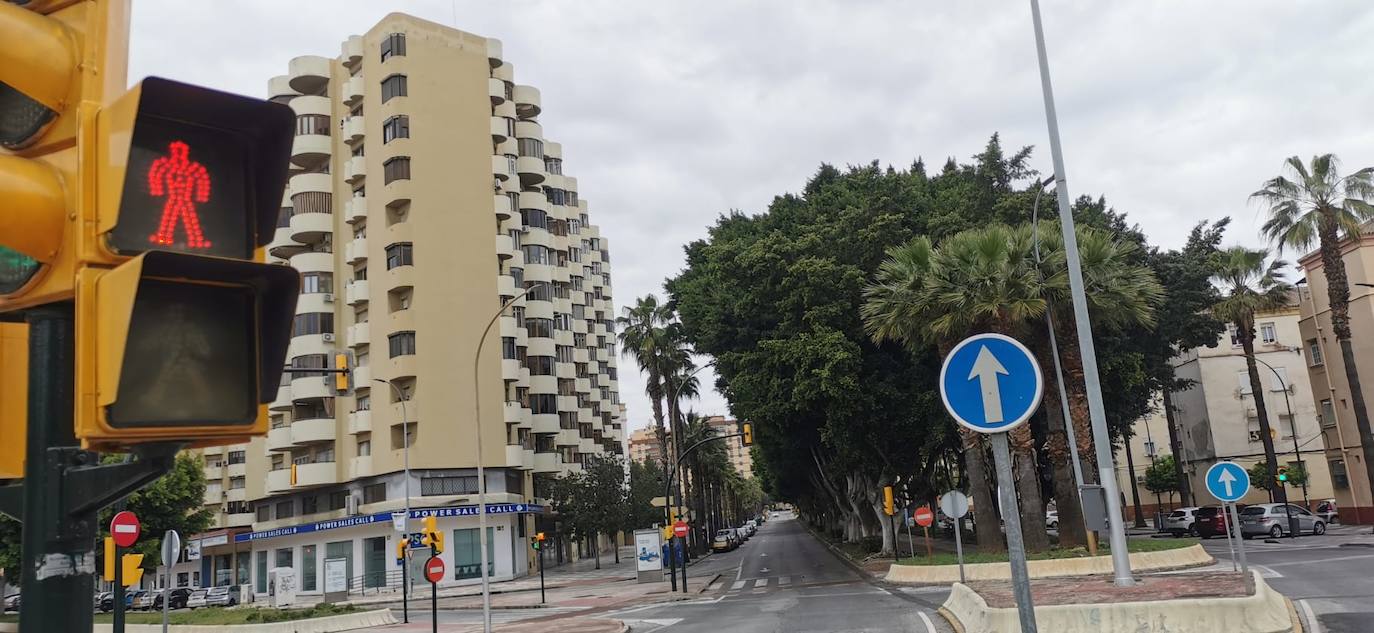 Carreteras y calles vacías en un Domingo de Resurrección atípico en Málaga.