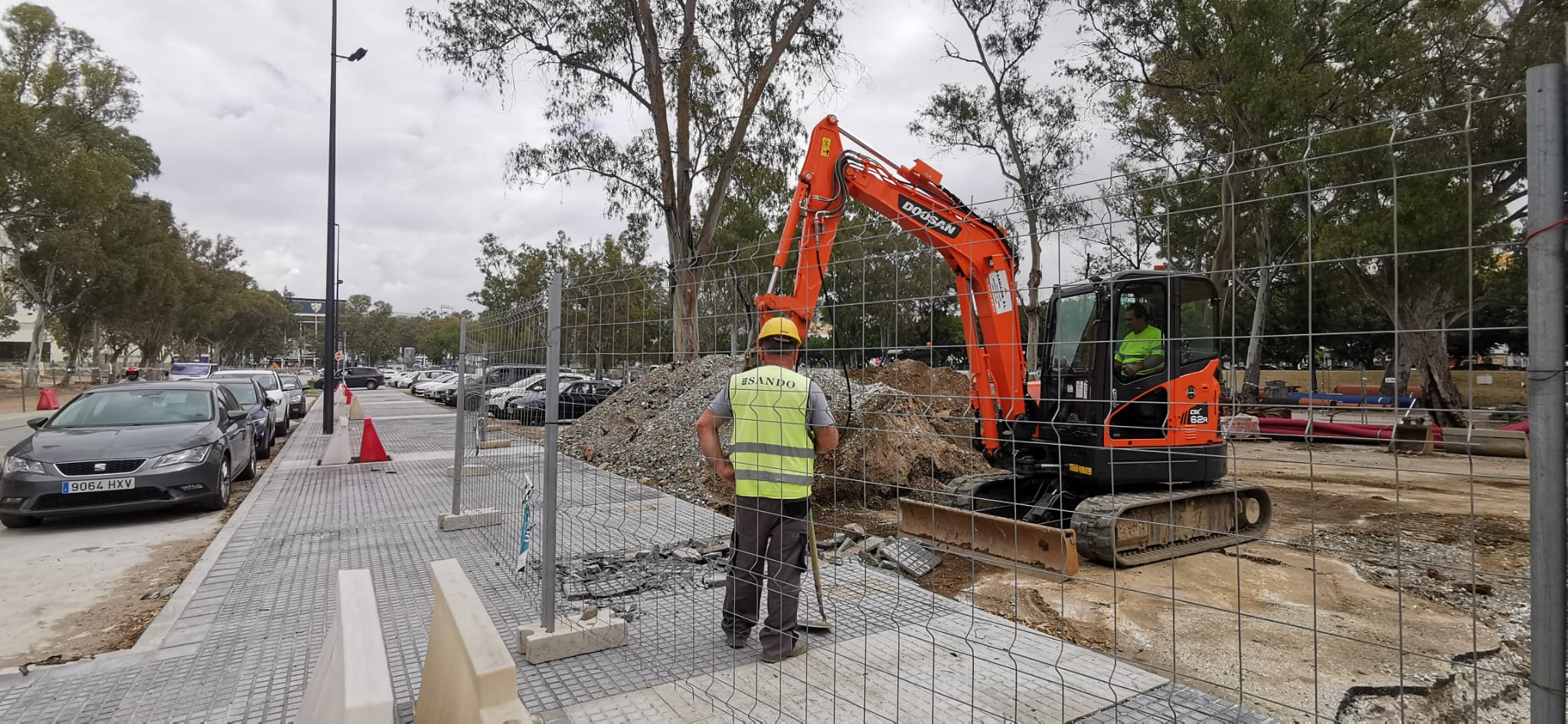 La actividad ha vuelto esta mañana a las obras de Málaga tras el fin de la orden de paralización obligatoria durante dos semanas, decretada por el Gobierno para el sector de la construcción