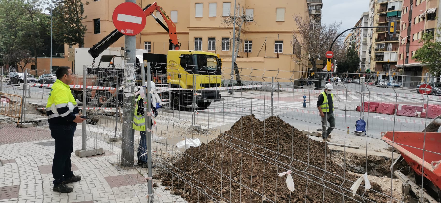 La actividad ha vuelto esta mañana a las obras de Málaga tras el fin de la orden de paralización obligatoria durante dos semanas, decretada por el Gobierno para el sector de la construcción