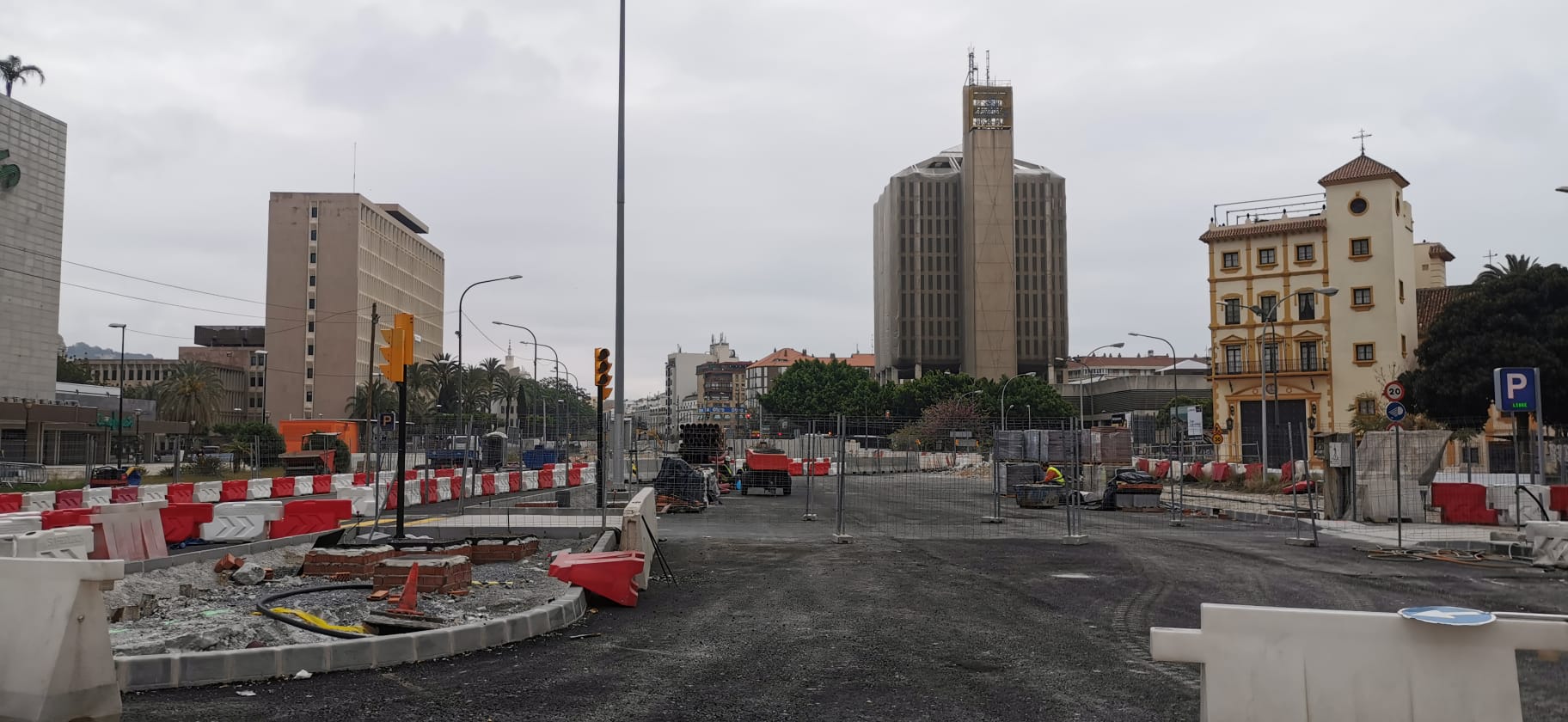 La construcción vuelve a arrancar motores hoy en la provincia de Málaga con sus más de 50.000 trabajadores después de casi dos semanas de parón forzado por el coronavirus. En la imagen, obras del metro.