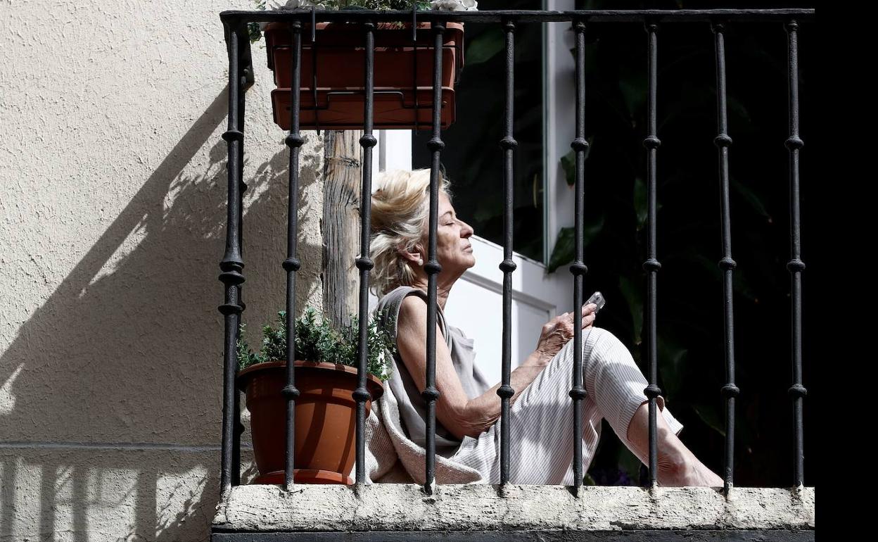 En casa y sin sol directo: ¿cómo conseguir la vitamina D?
