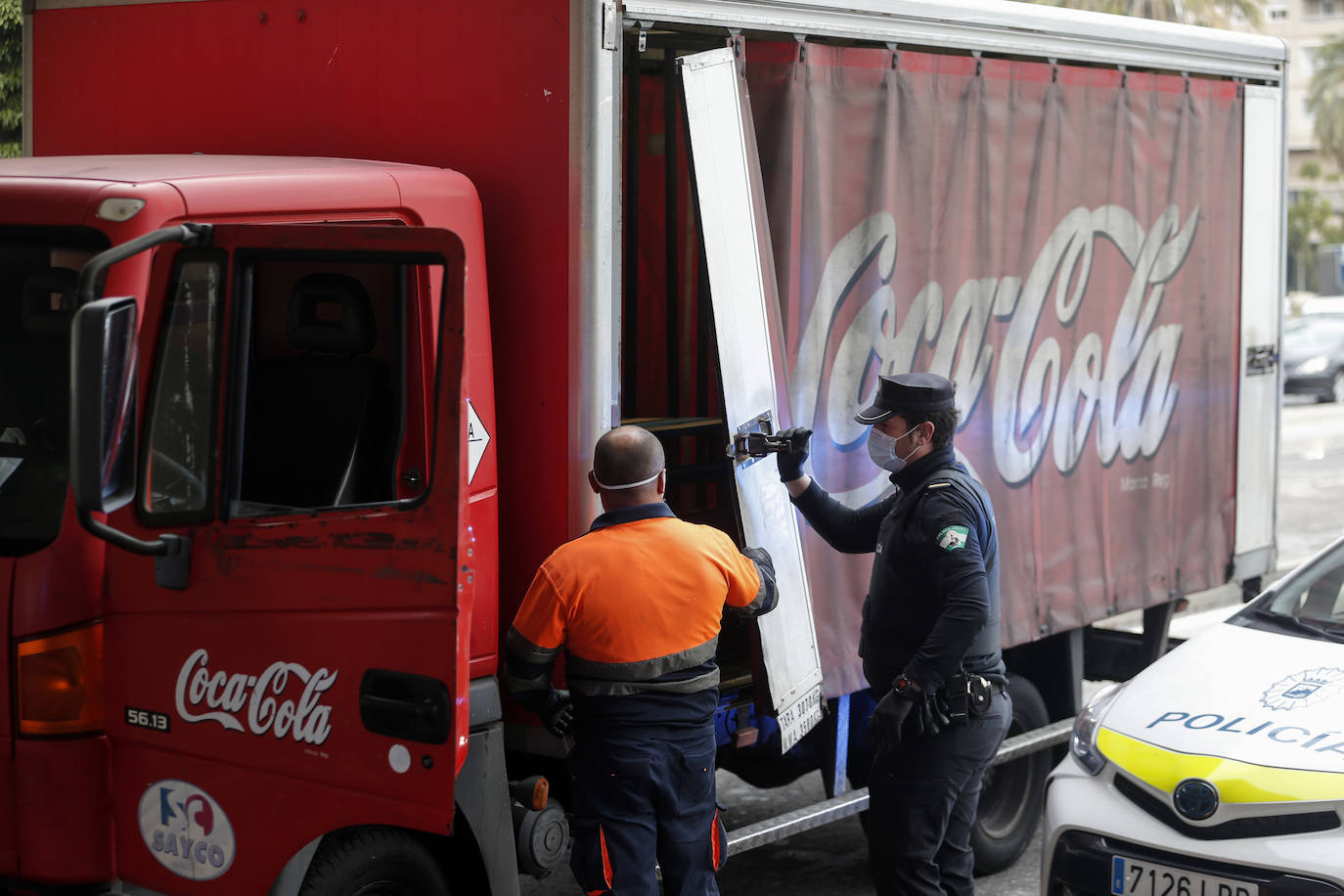 El estado de alarma deja estampas inéditas. Control de la Policía Local de Málaga