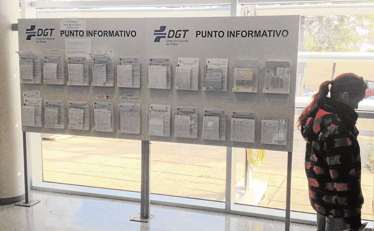El 'mandato electrónico' permite hacer gestiones con Tráfico sin salir de casa