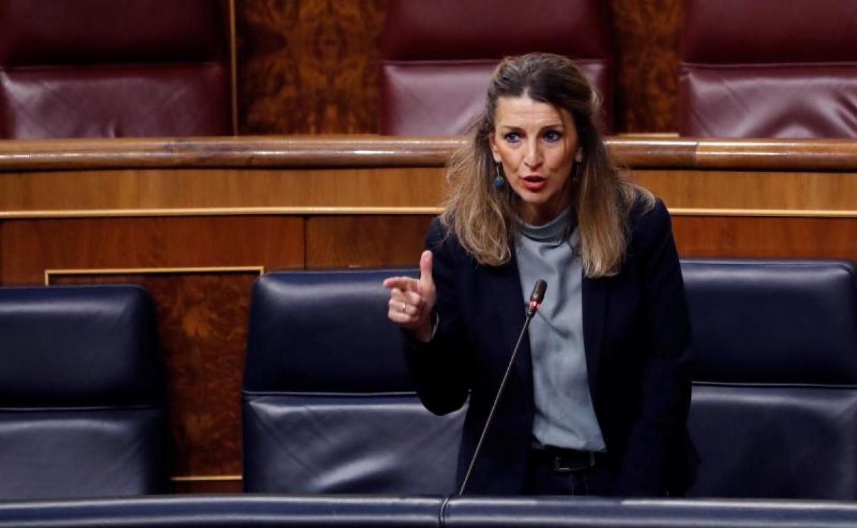 La ministra de Trabajo, Yolanda Díaz, interviene hoy en el Congreso.