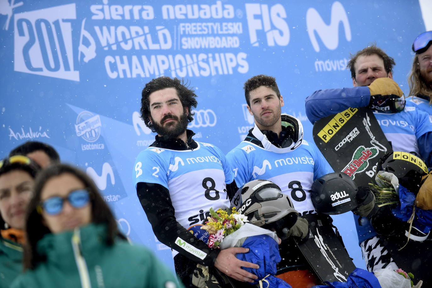 Un deportista nato que con tres años ya tuvo su primer contacto con la nieve y a los diecisiete competía en su primer mundial. En 2018 hizo historia para España: bronce en Pyeongchang rompió una laguna de 26 años para el deporte español en los Juegos Olímpicos de invierno.