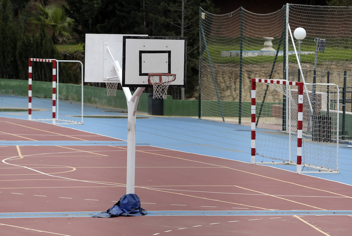 El estado de alarma deja estampas inéditas. Colegio Romeral