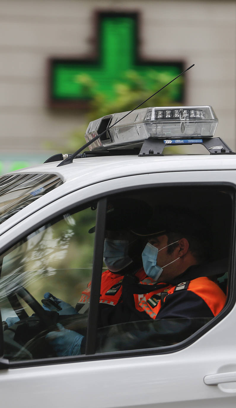 El estado de alarma deja estampas inéditas. Efectivos de Protección Civil.