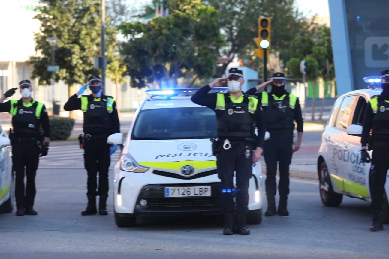 La hora de los aplausos a los sanitarios en Carlos Haya 