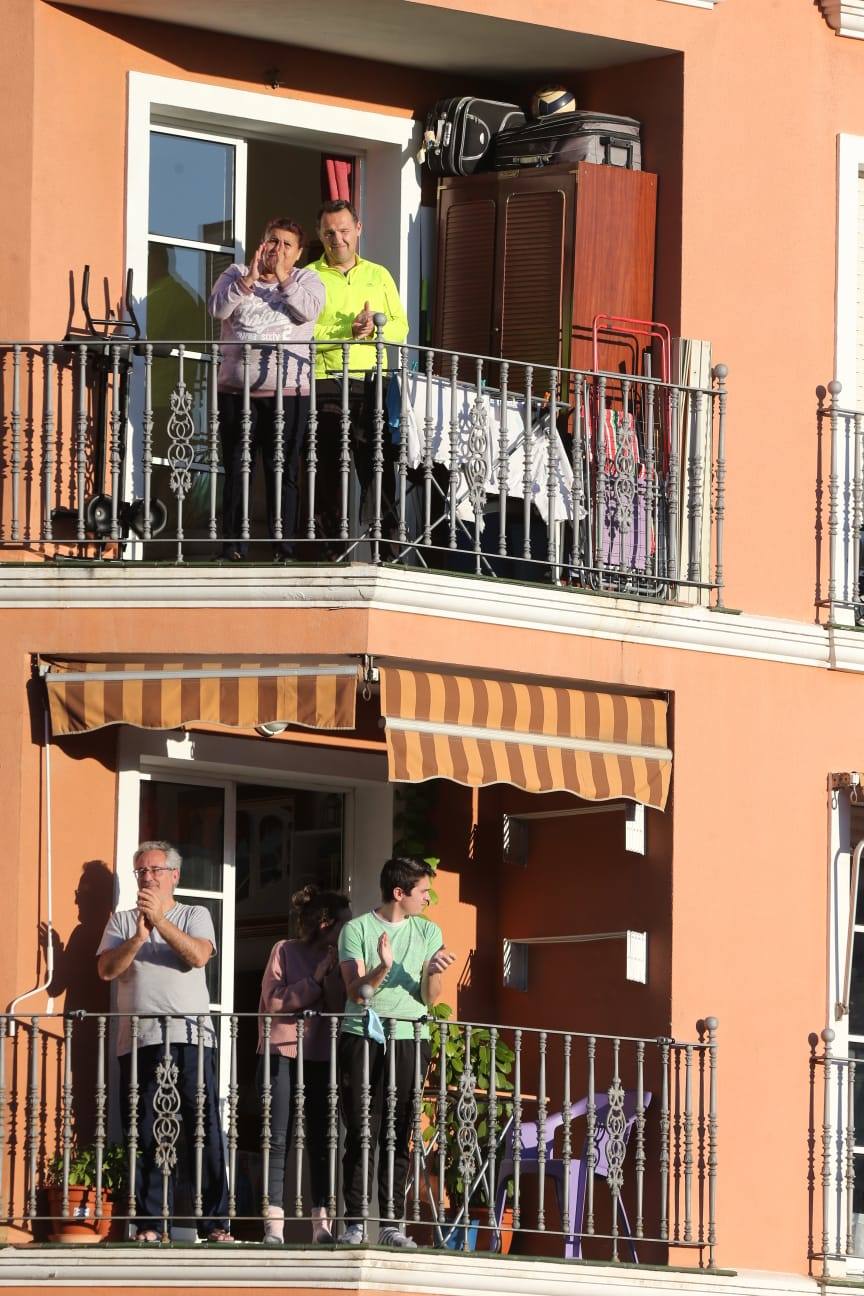 La hora de los aplausos a los sanitarios 