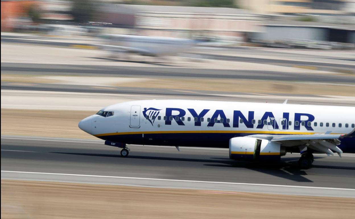 Ryanair anuncia que dejará de volar si tiene que dejar asientos vacíos por el coronavirus