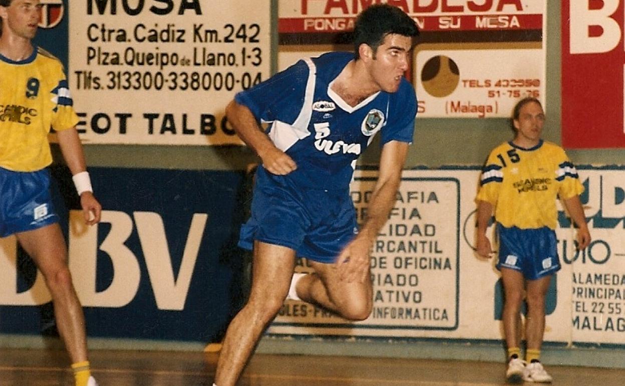 Antonio Carlos Ortega, gloria del balonmano local, en un partido del Puleva. 