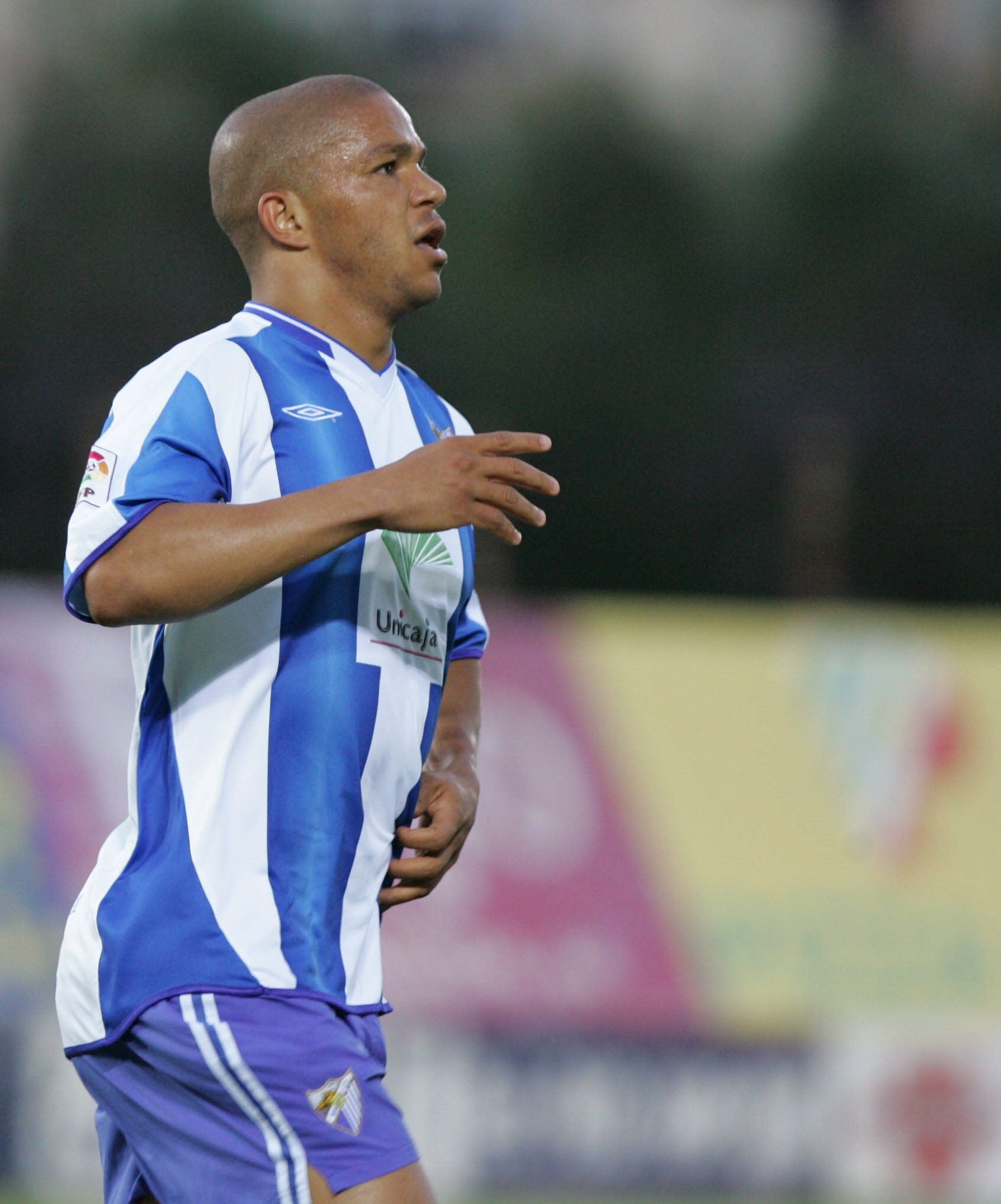 El exjugador del club blanquiazul jugó más de 200 partidos en nueve temporadas jugando en La Rosaleda. Aquí un pequeño resumen de su paso por el Málaga: un ascenso a Primera, el título de la Intertoto y la UEFA... una grave lesión y un descenso. 