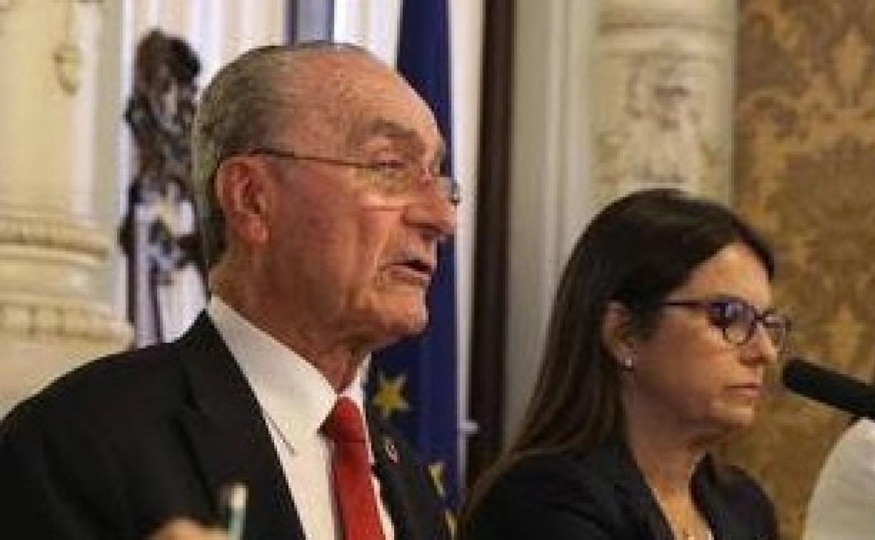 De la Torre y Susana Carillo, en una comparecencia en el salón de los Espejos.