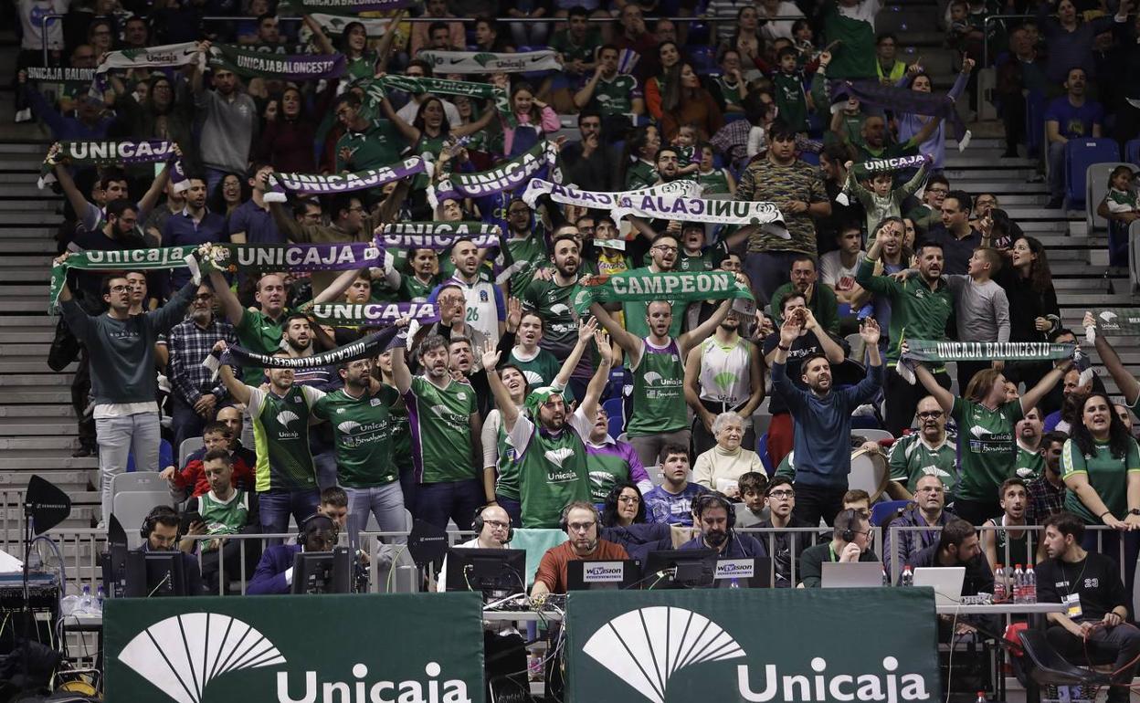 Aficionados del Unicaja, durante un partido de esta temporada en el Palacio de los Deportes. 