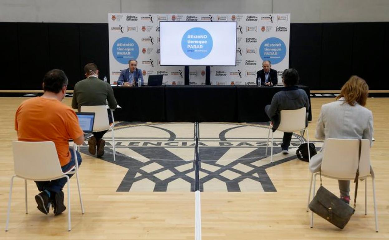 Imagen de la rueda de prensa ofrecida por el Valencia hoy.