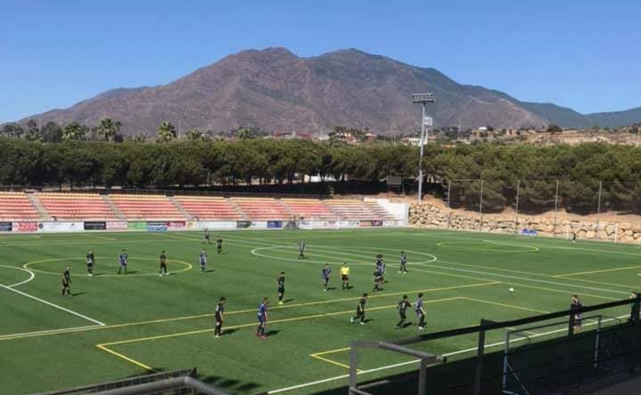 Su campo de juego, el Francisco Muñoz de Estepona. 