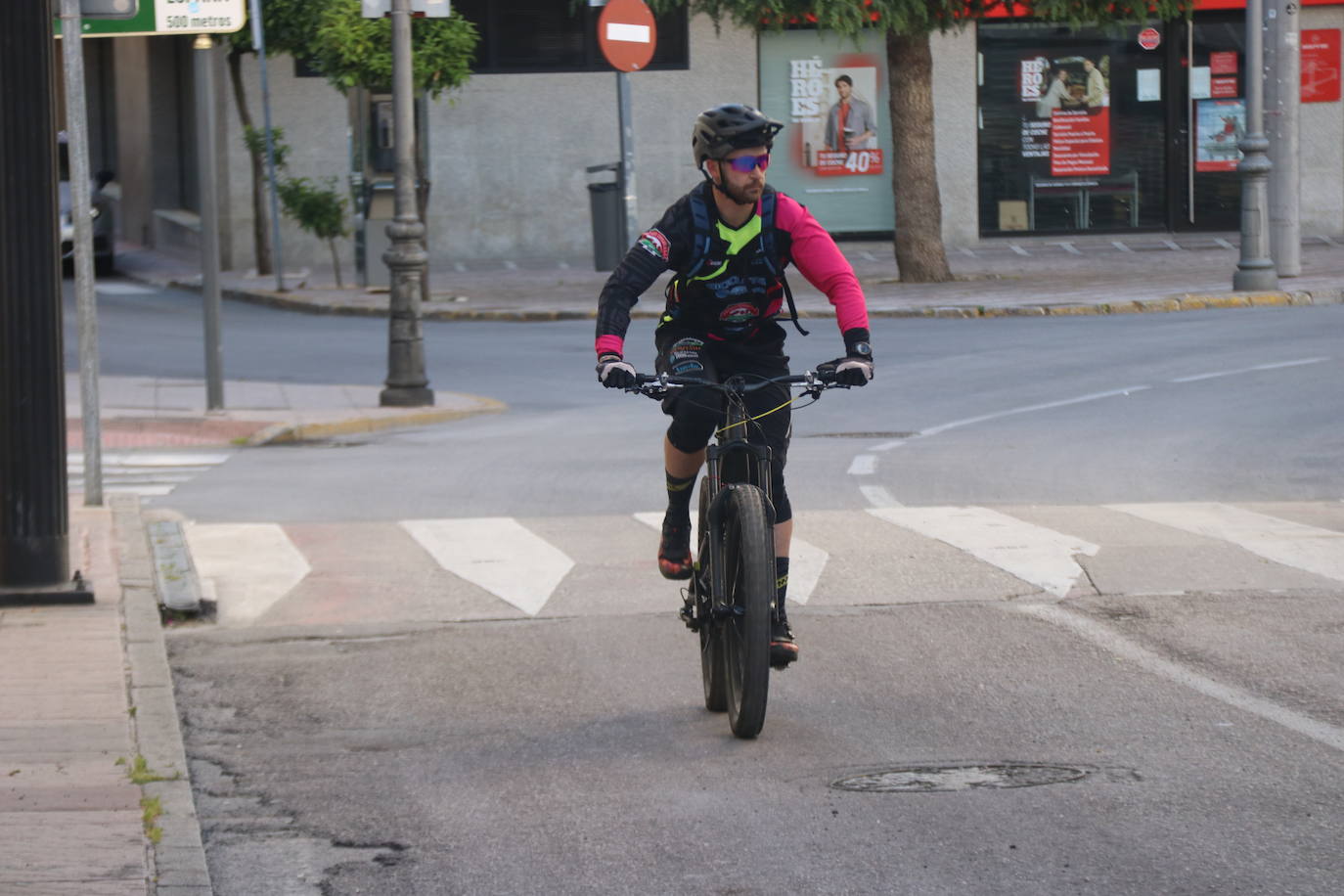 Desde primera hora de la mañana, ha sido habitual en la ciudad del Tajo encontrar a ciclistas, runners y paseantes por las calles de Ronda