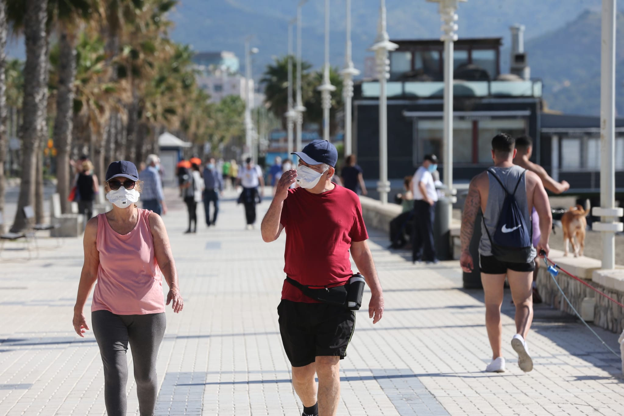El inicio del desconfinamiento deja imágenes que no se veían en las calles desde hacía al menos 48 días