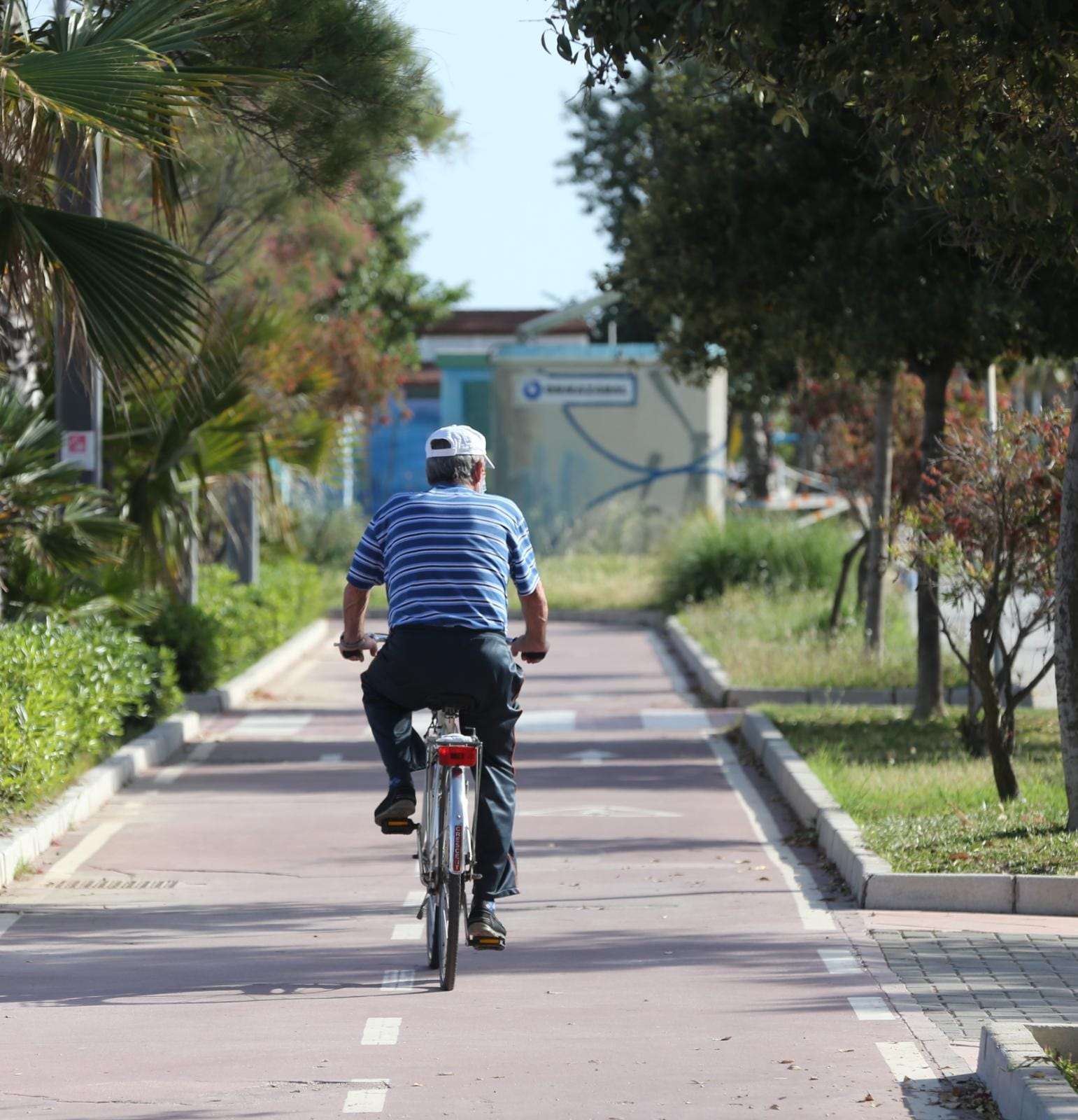 El inicio del desconfinamiento deja imágenes que no se veían en las calles desde hacía al menos 48 días
