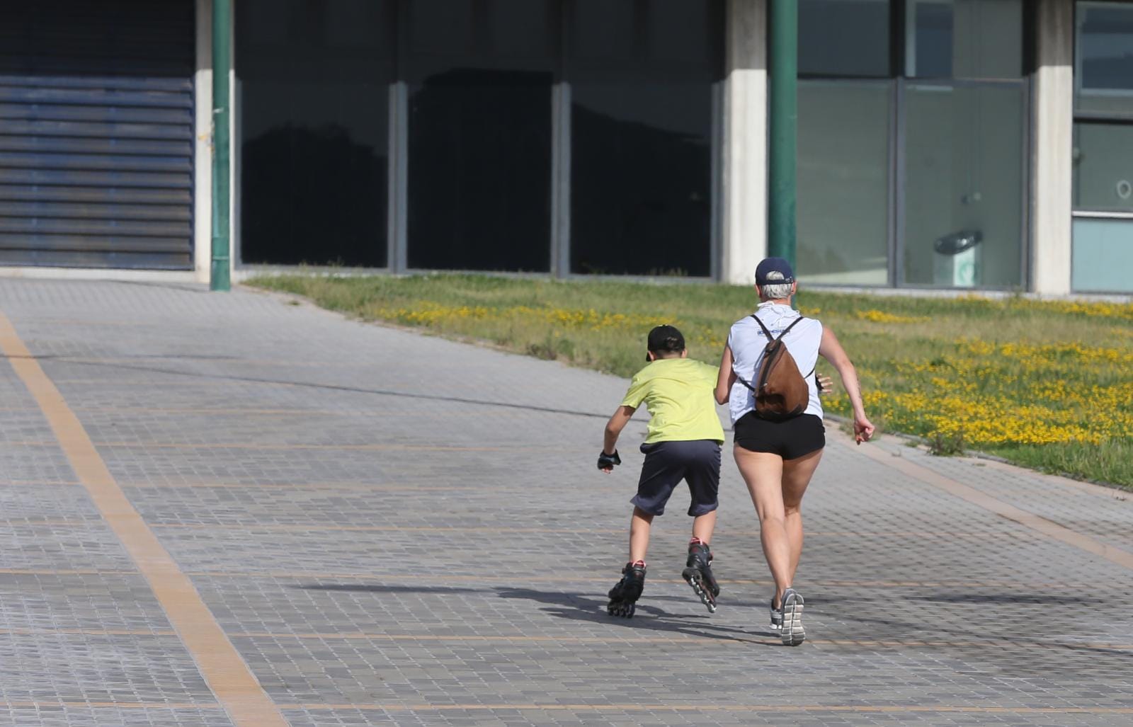 El inicio del desconfinamiento deja imágenes que no se veían en las calles desde hacía al menos 48 días