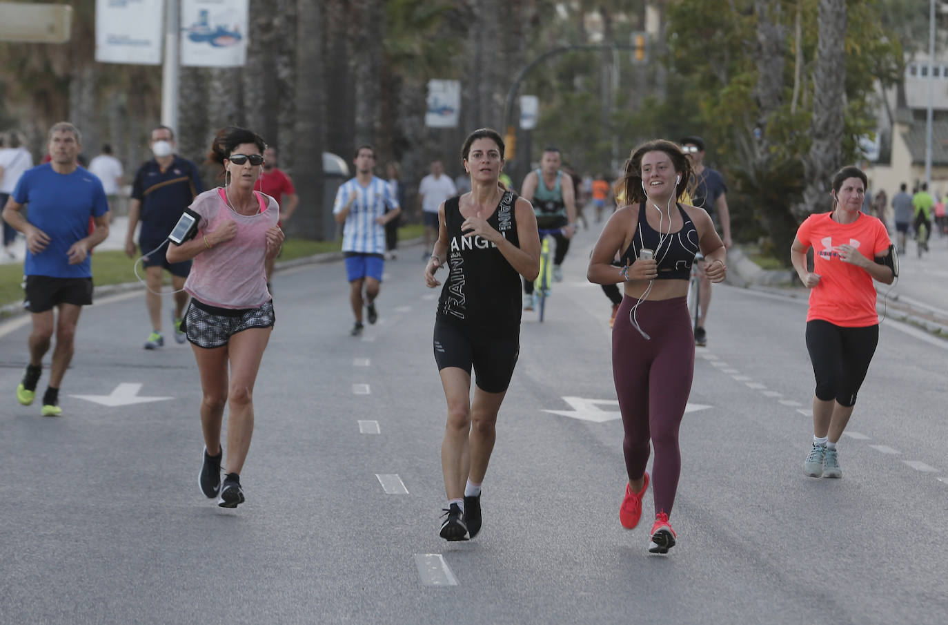 El inicio del desconfinamiento deja imágenes que no se veían en las calles desde hacía al menos 48 días