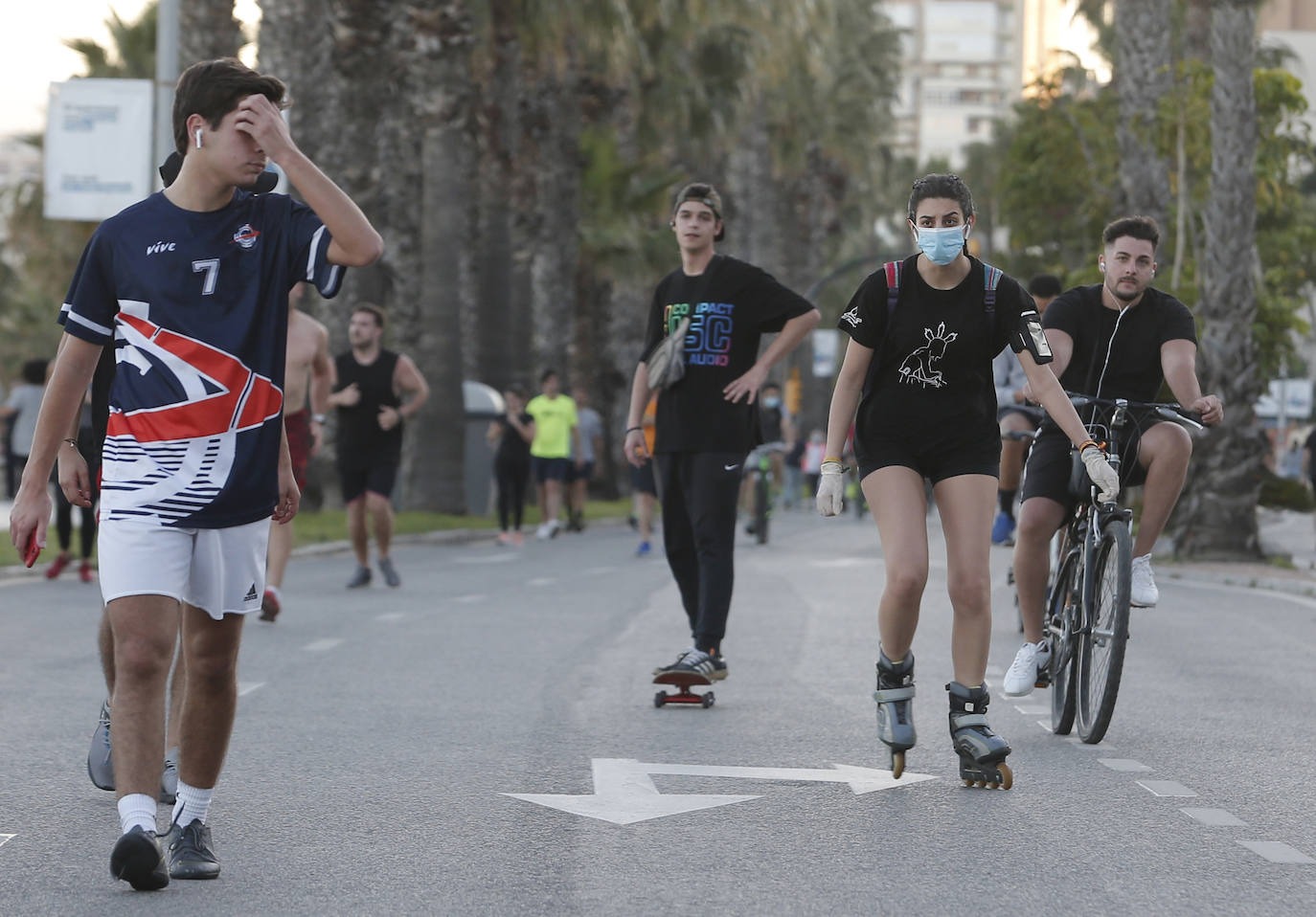 El inicio del desconfinamiento deja imágenes que no se veían en las calles desde hacía al menos 48 días