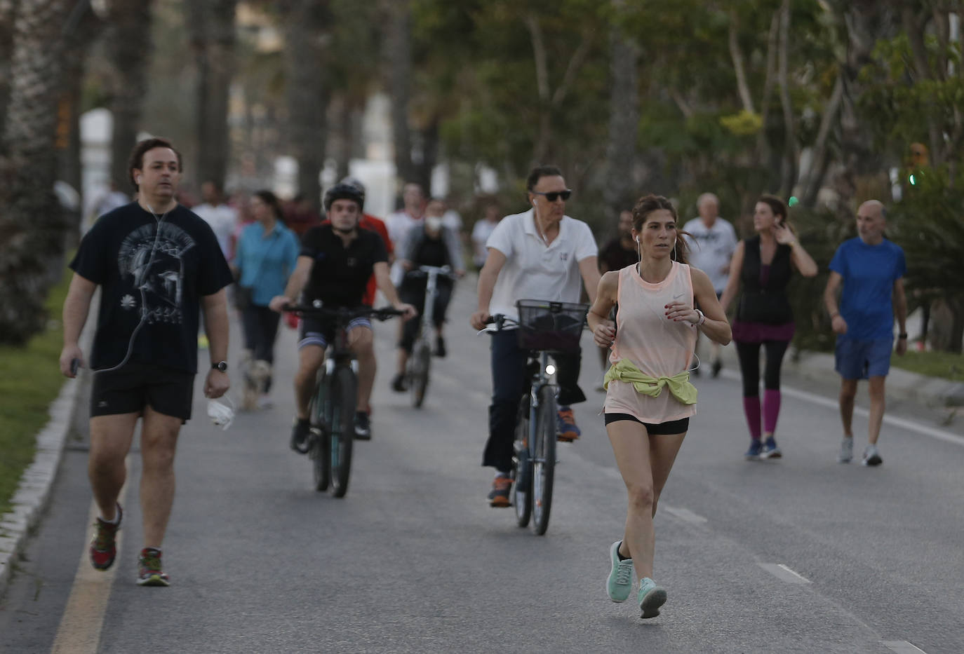El inicio del desconfinamiento deja imágenes que no se veían en las calles desde hacía al menos 48 días