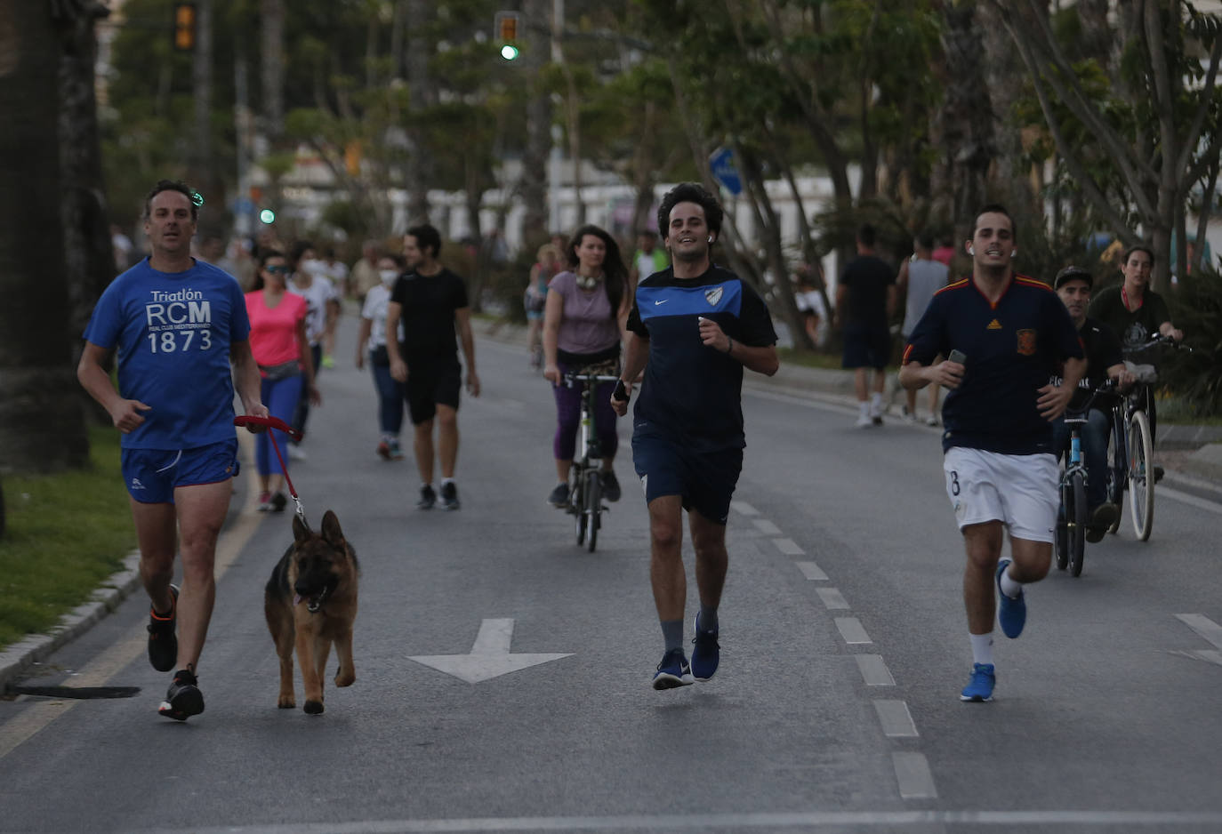 El inicio del desconfinamiento deja imágenes que no se veían en las calles desde hacía al menos 48 días